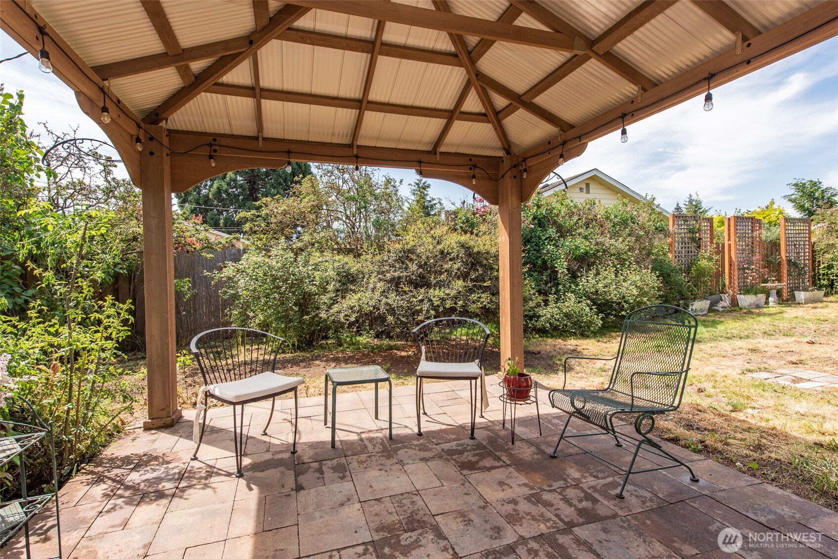 307 East Fir Street Sequim, WA 98382 - Photo 25 of 29 a view of a chairs and table in the patio