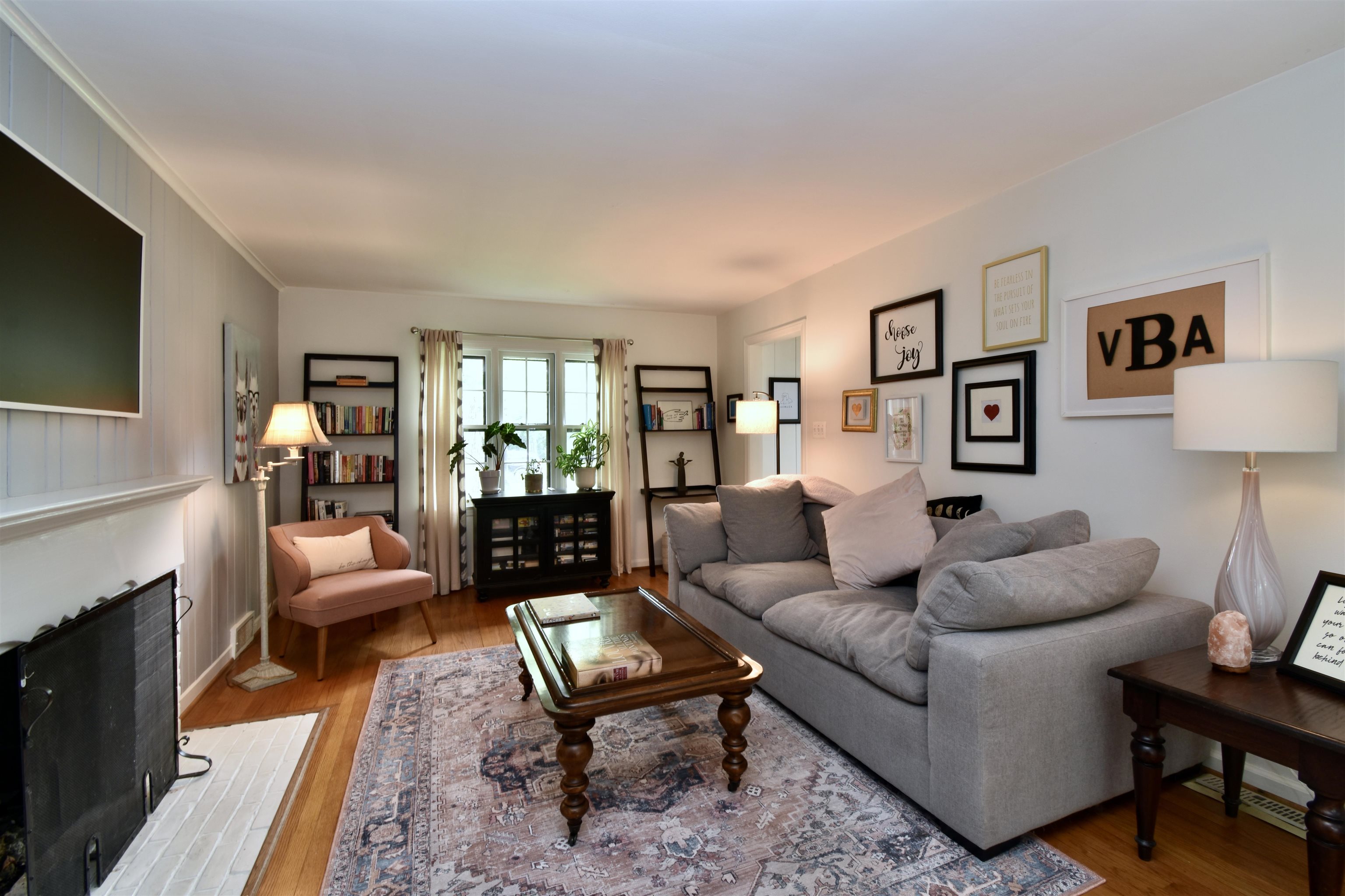 330 Kerby Road Grosse Pointe, MI 48236 - Photo 8 of 34 50112336-7.JPG