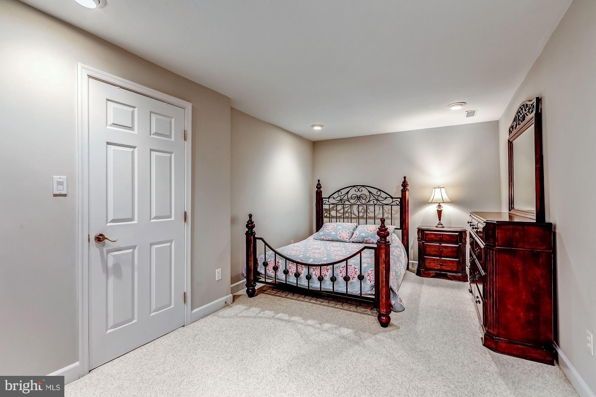 6402 Springhouse Circle Clifton, VA 20124 - Photo 38 of 43 a bedroom with furniture and a lamp