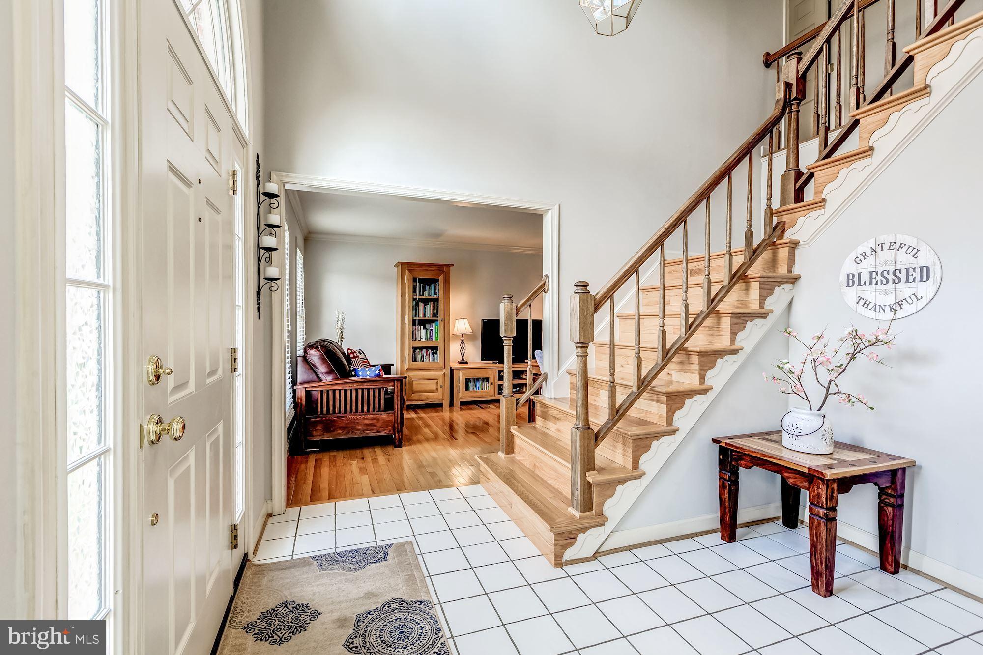 6402 Springhouse Circle Clifton, VA 20124 - Photo 5 of 43 a living room with furniture
