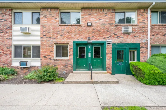 $219,999 | 2453 Union Boulevard, Unit 37A, Islip, NY 11751