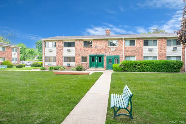 $219,999 | 2453 Union Boulevard, Unit 37A, Islip, NY 11751