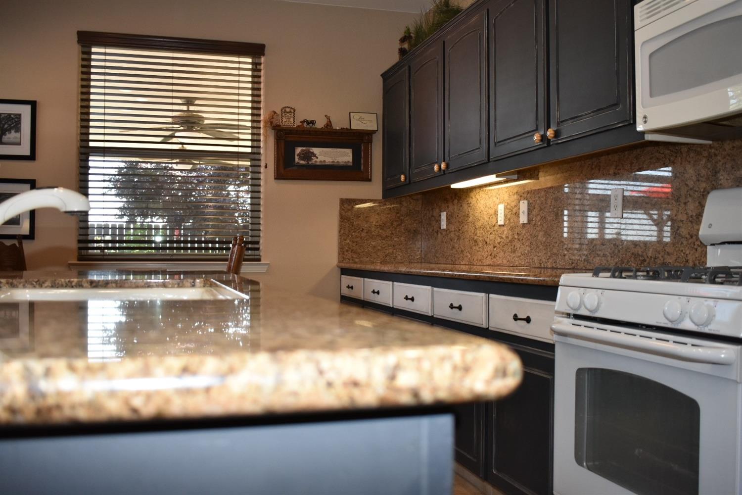 1087 Randy Avenue Fowler, CA 93625 - Photo 7 of 51 Gallery Image 7