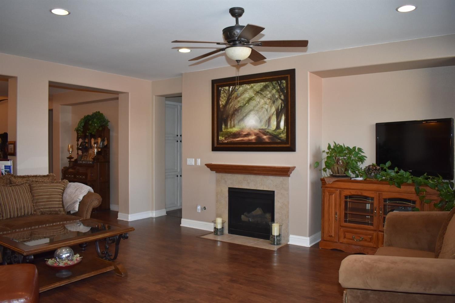 1087 Randy Avenue Fowler, CA 93625 - Photo 8 of 51 Gallery Image 8