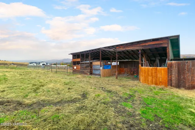 a view of an outdoor space and yard