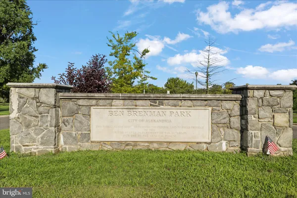 an empty room with windows and ceiling fan