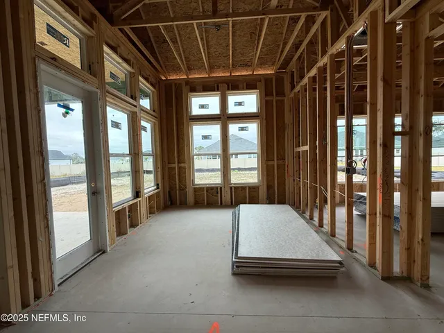 a picture of a wall with a rug