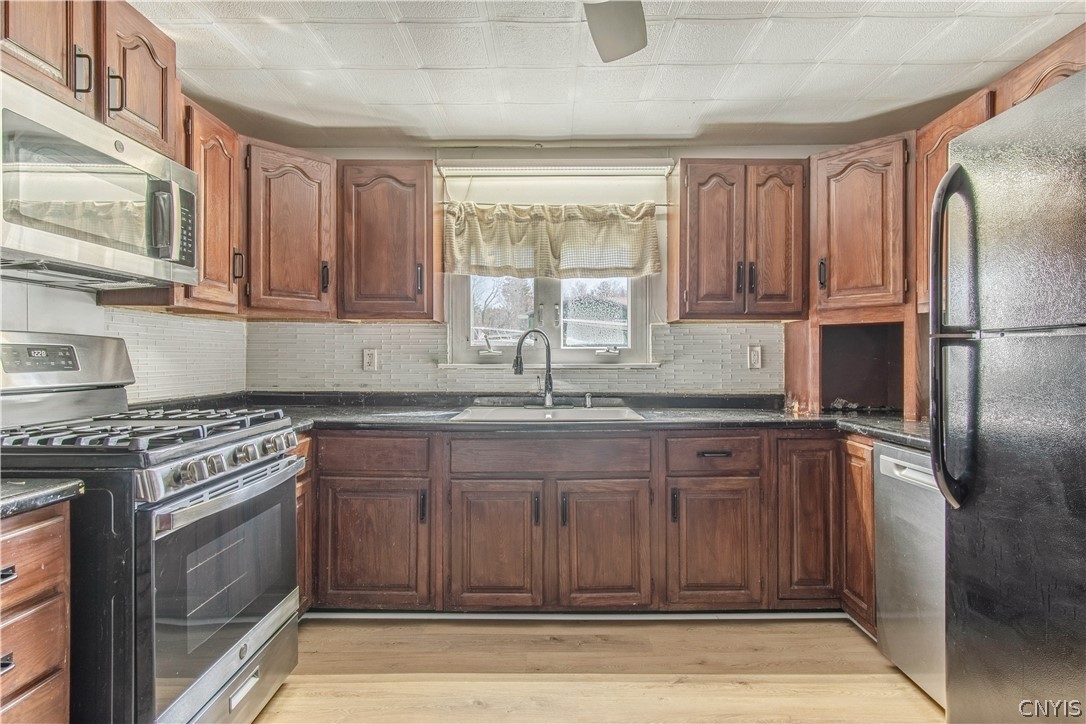 20295 Storrs Road Hounsfield, NY 13685 - Photo 10 of 32