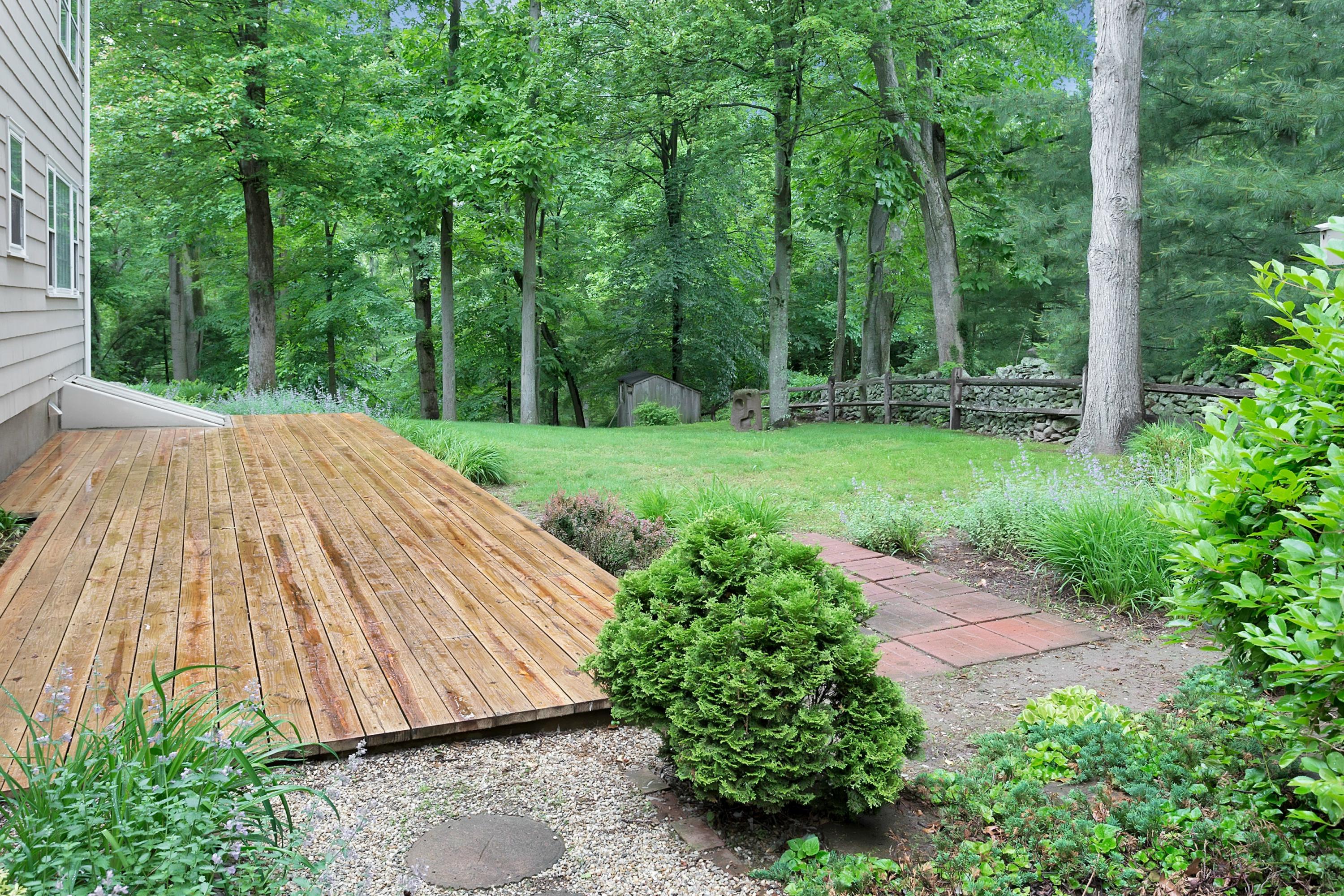 276 Smith Ridge Road New Canaan, CT 06840 - Photo 21 of 23 a view of backyard with green space