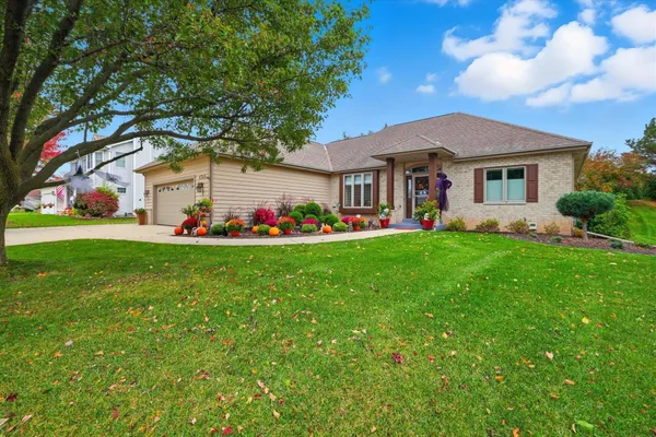 $649,900 | 6748 Yale Drive, Franklin, WI 53132