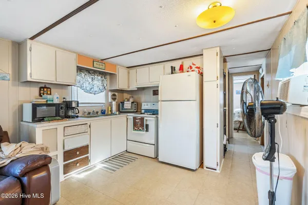 $1,400,000 | 484 Little Kinston Road, Surf City, NC 28445