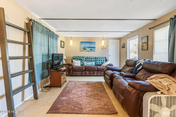 $1,400,000 | 484 Little Kinston Road, Surf City, NC 28445