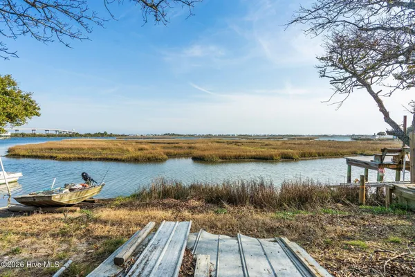 $1,400,000 | 484 Little Kinston Road, Surf City, NC 28445