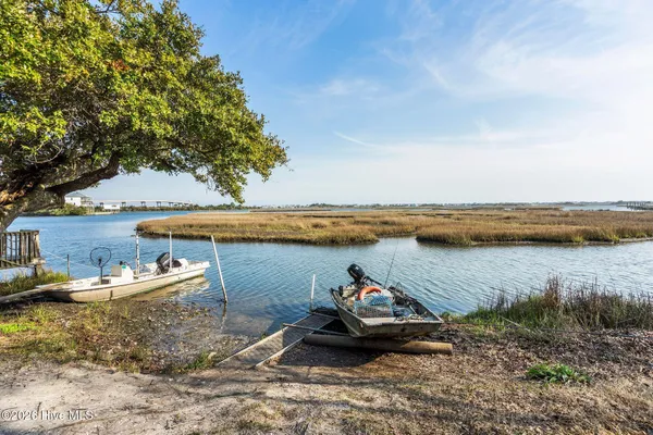 $1,400,000 | 484 Little Kinston Road, Surf City, NC 28445