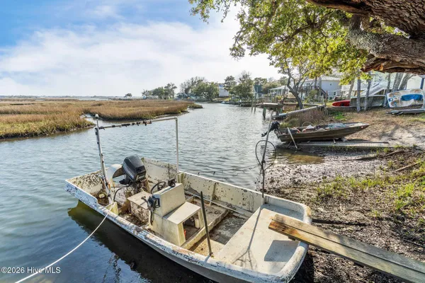 $1,400,000 | 484 Little Kinston Road, Surf City, NC 28445