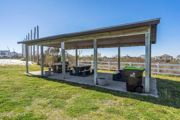 $1,400,000 | 484 Little Kinston Road, Surf City, NC 28445