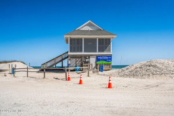 $1,400,000 | 484 Little Kinston Road, Surf City, NC 28445