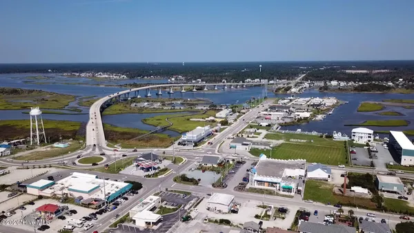 $1,400,000 | 484 Little Kinston Road, Surf City, NC 28445