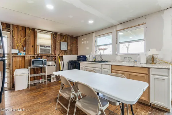 $1,400,000 | 484 Little Kinston Road, Surf City, NC 28445