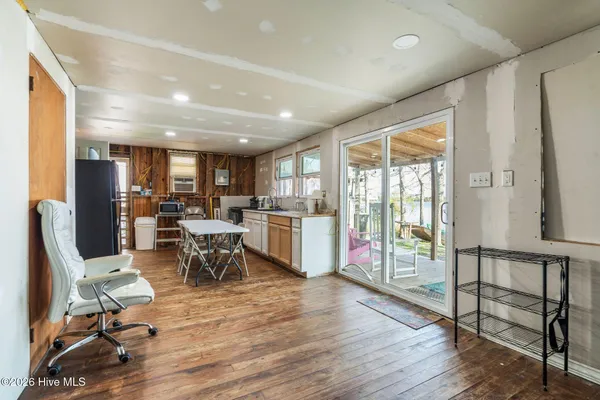 $1,400,000 | 484 Little Kinston Road, Surf City, NC 28445