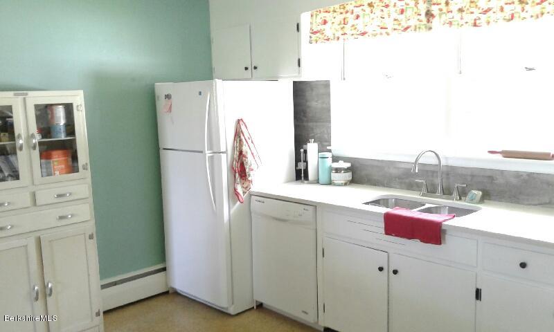 115 Ridgeway Avenue Pittsfield, MA 01201 - Photo 5 of 22 kitchen