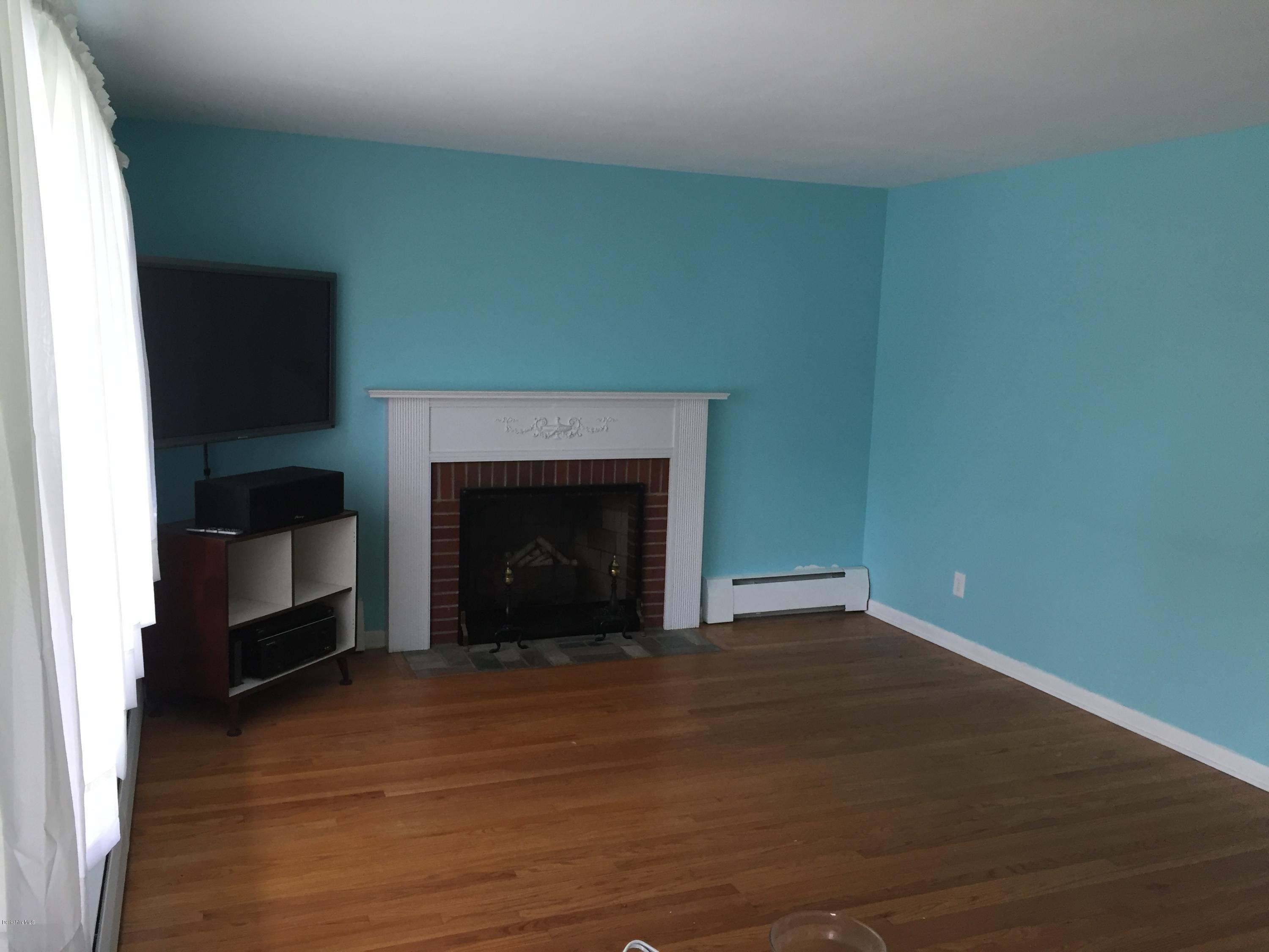 115 Ridgeway Avenue Pittsfield, MA 01201 - Photo 7 of 22 living room