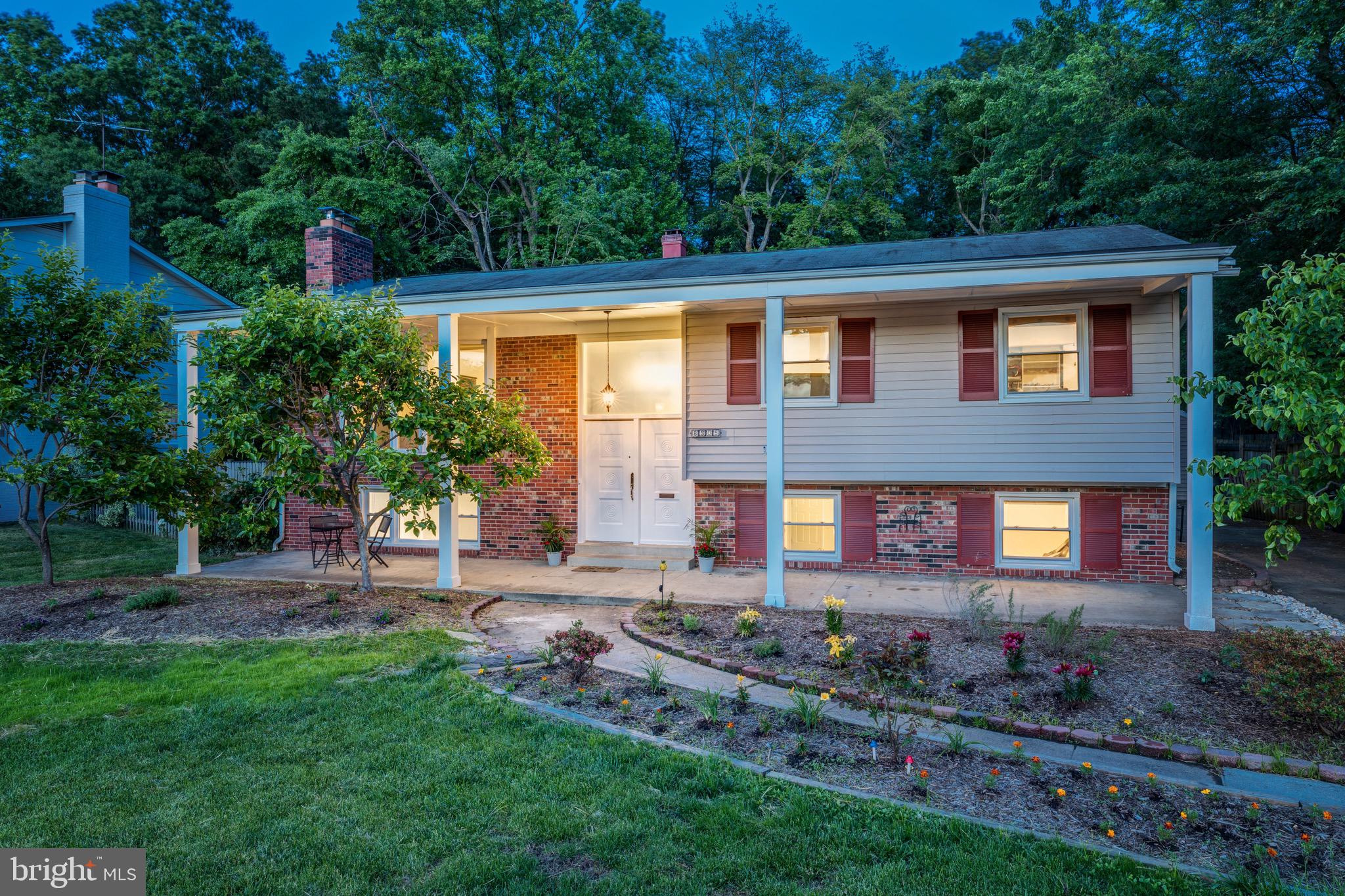 8305 Fort Hunt Road Alexandria, VA 22308 - Photo 2 of 74 a front view of house with a garden
