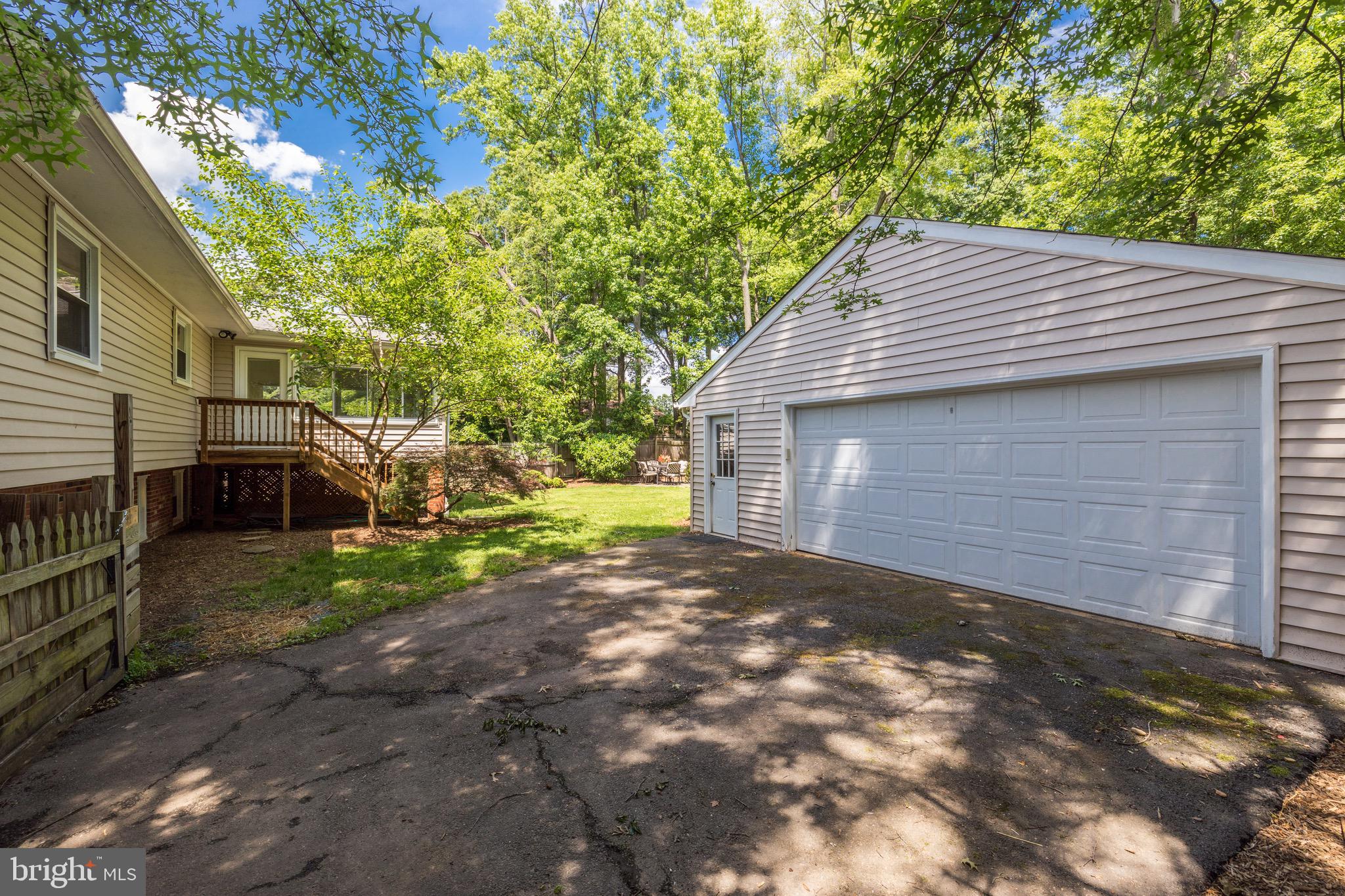 8305 Fort Hunt Road Alexandria, VA 22308 - Photo 56 of 74 a backyard of a house with plants and trees