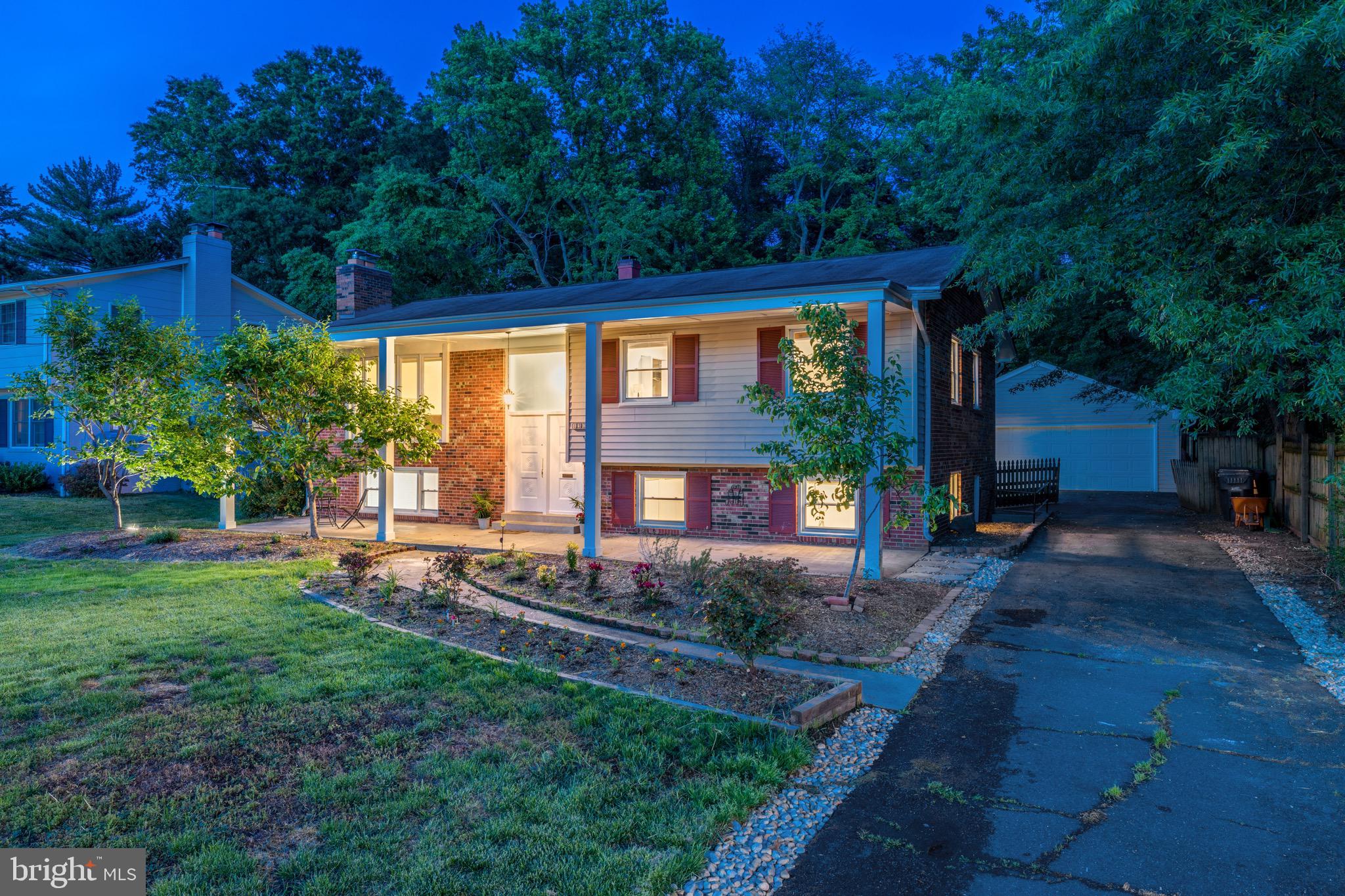8305 Fort Hunt Road Alexandria, VA 22308 - Photo 70 of 74 a view of a house with backyard and sitting area