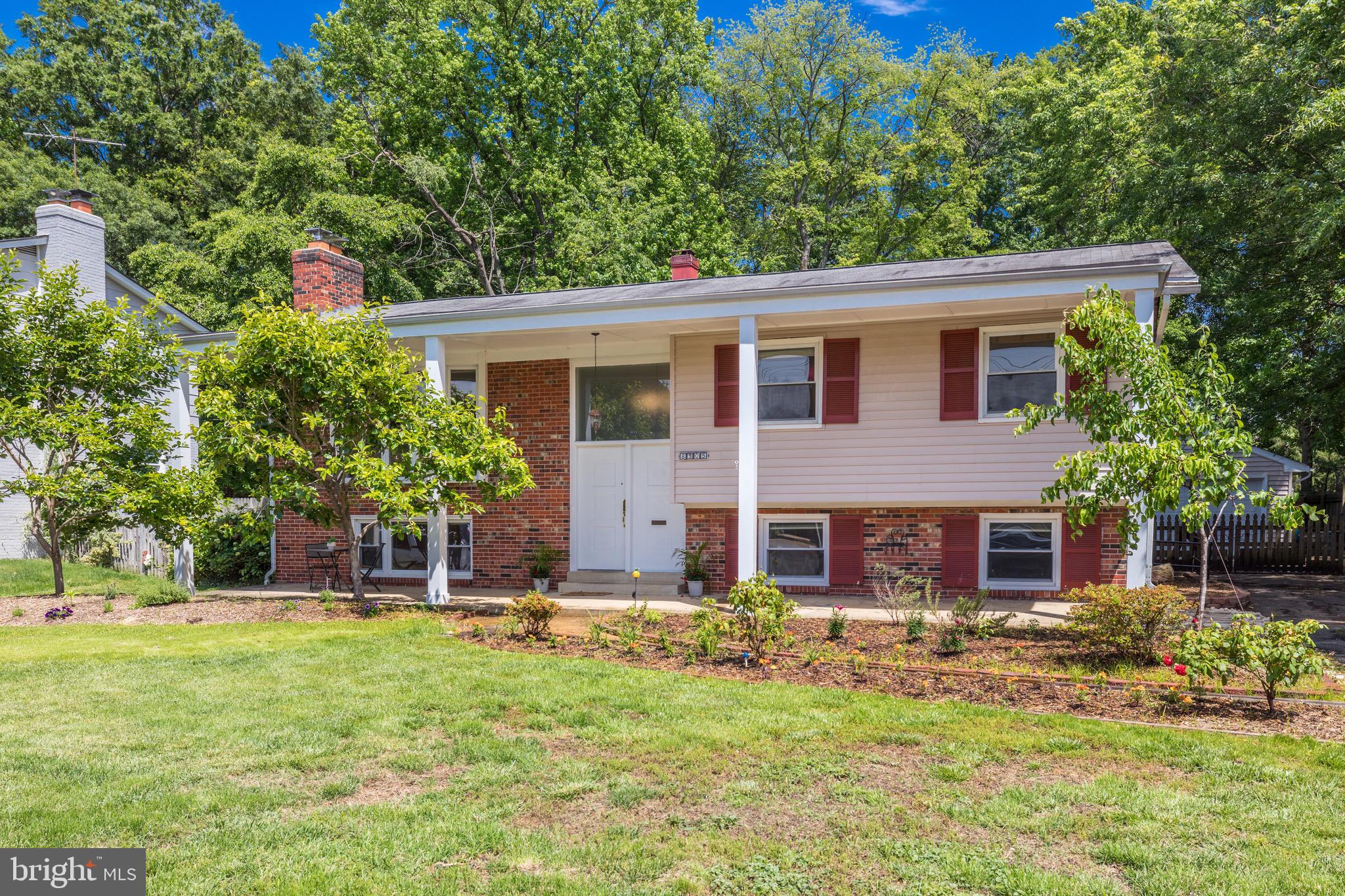 8305 Fort Hunt Road Alexandria, VA 22308 - Photo 74 of 74 front view of a house with a yard