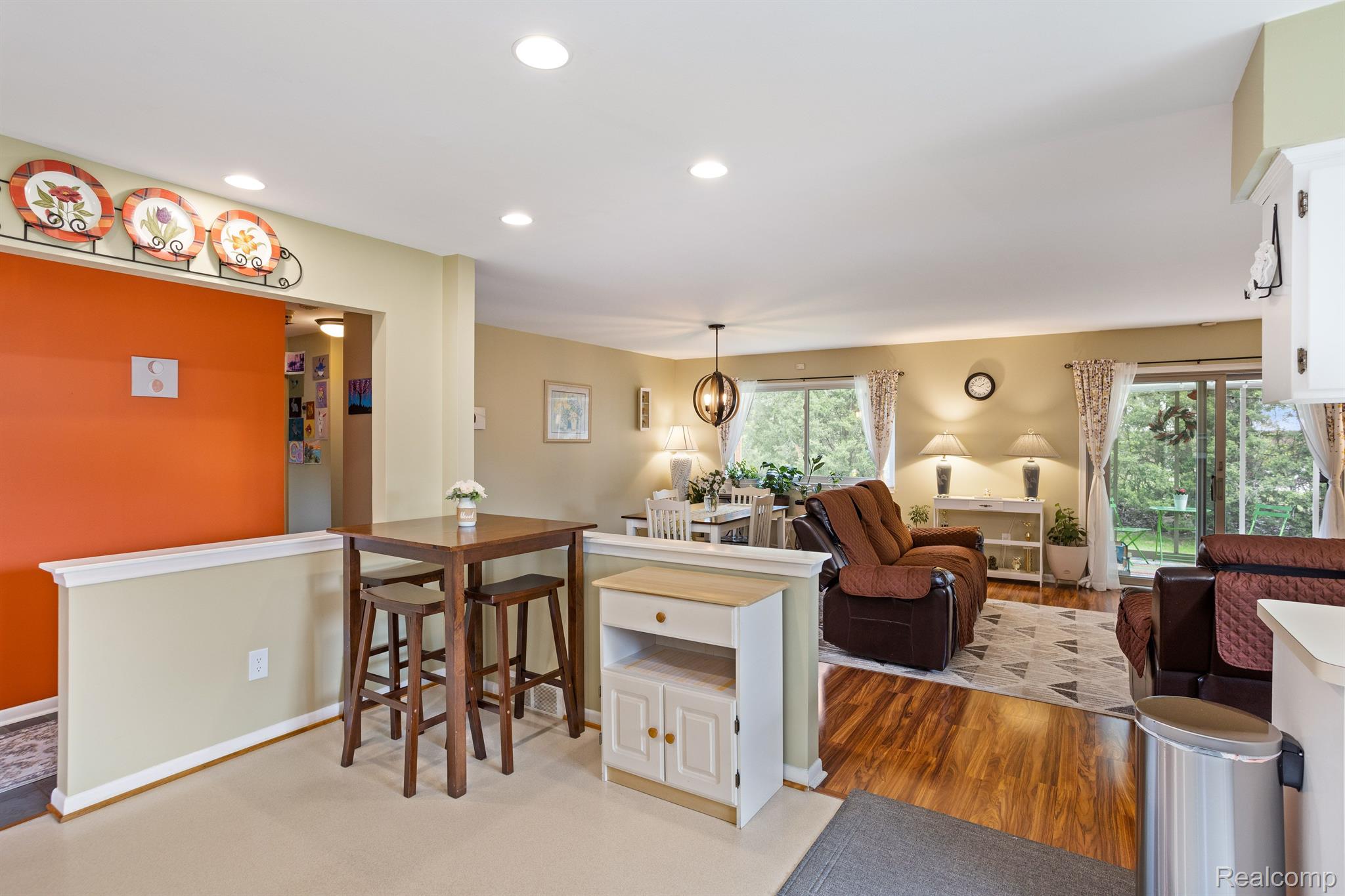 33702 James Farmington, MI 48336 - Photo 5 of 27 Gallery Image 5