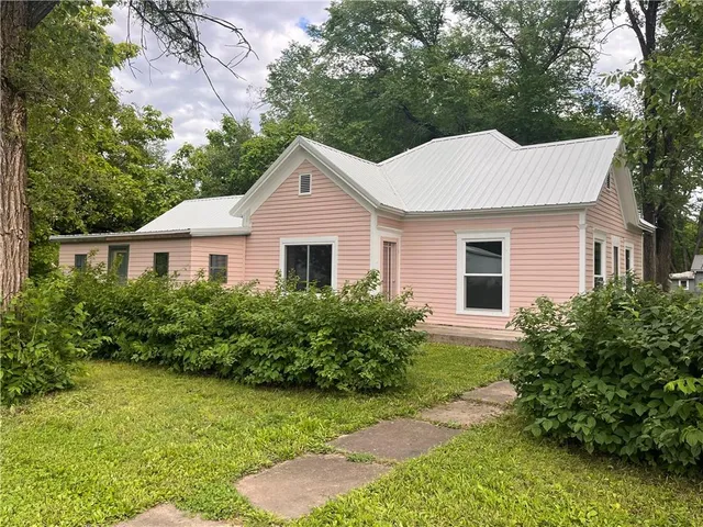 $39,000 | 215 East 2nd Street, Prescott, KS 66767
