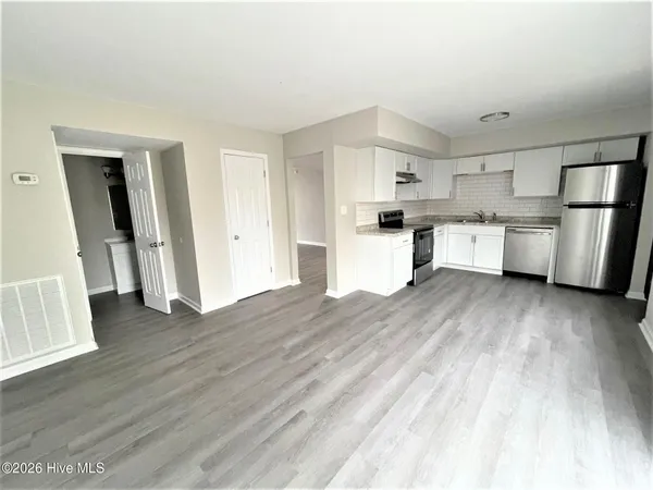 $1,300 | 107 Villa Drive, Jacksonville, NC 28546