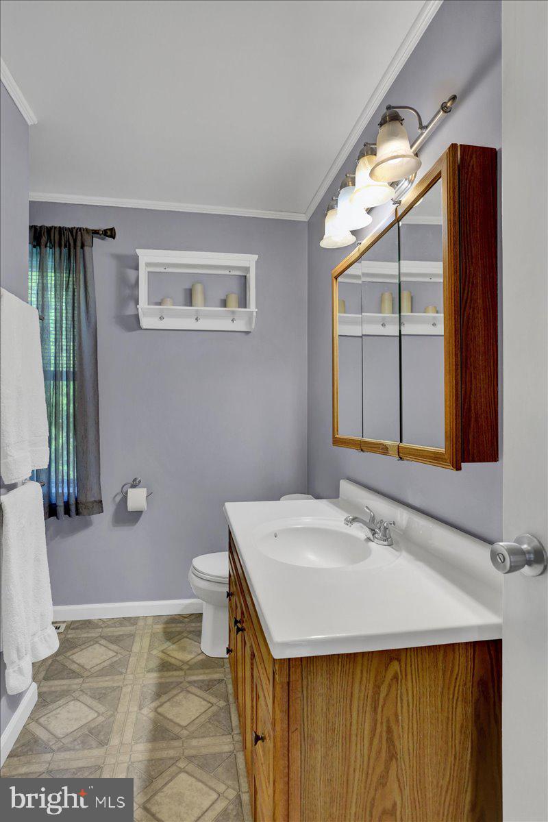 311 Hill Circle Reading, PA 19607 - Photo 19 of 35 First floor full bath