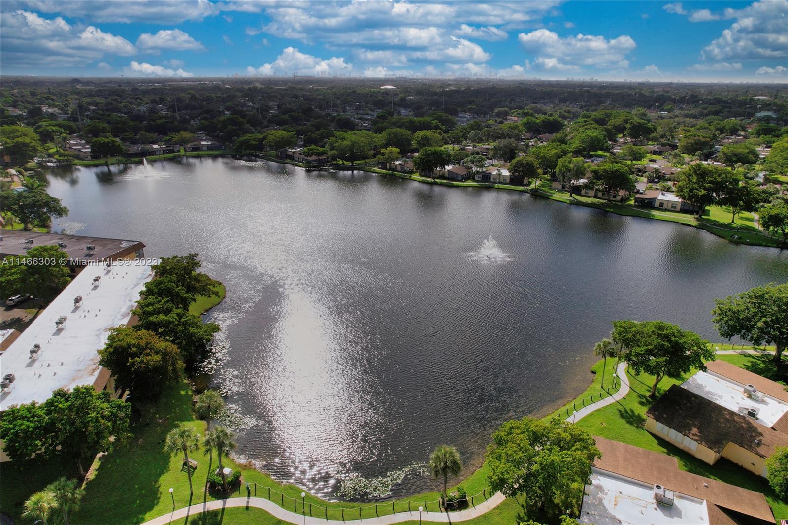 301 Cambridge Road, Unit 305 Hollywood, FL 33024 - Photo 1 of 45 Gallery Image 1