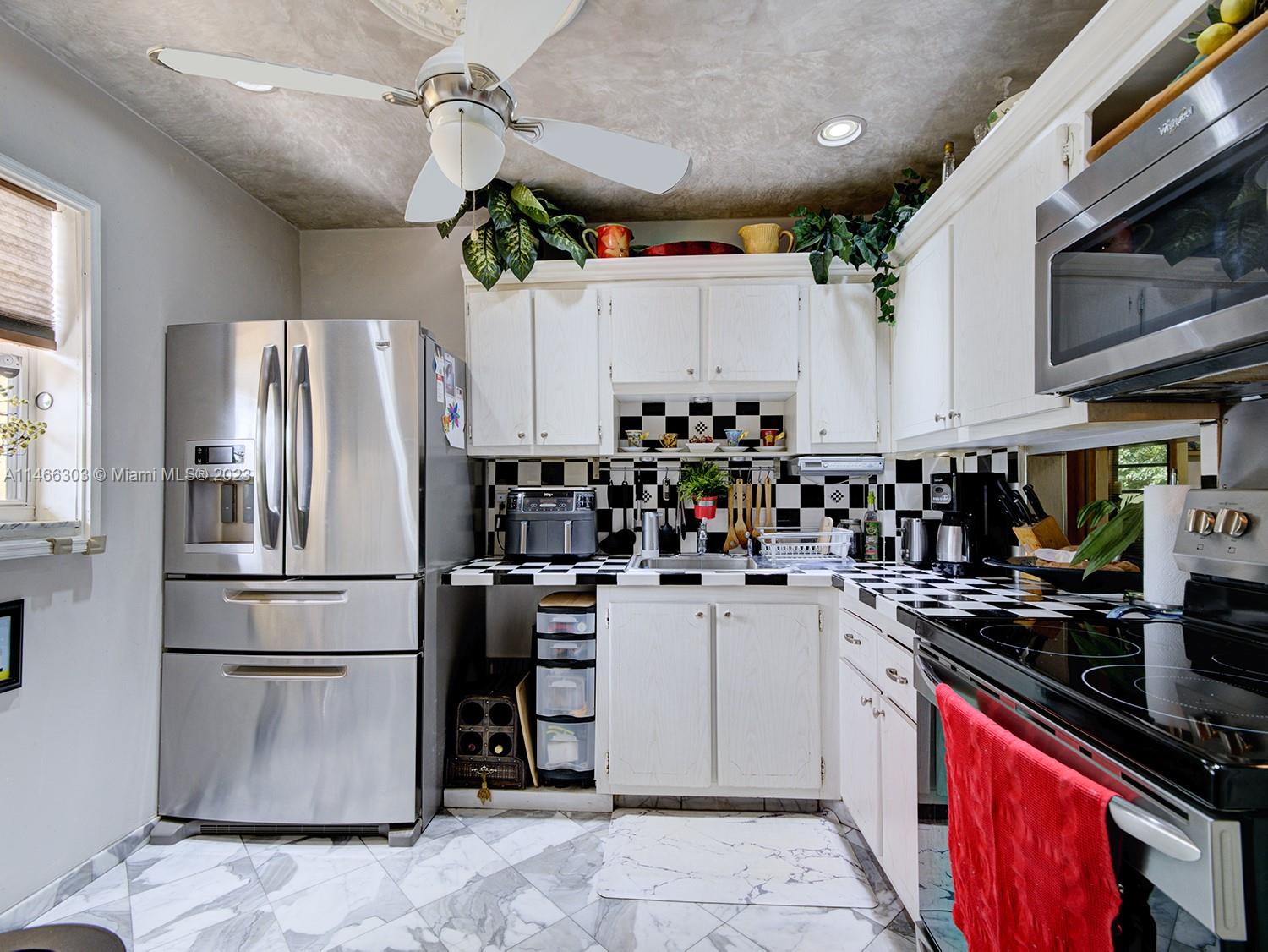 301 Cambridge Road, Unit 305 Hollywood, FL 33024 - Photo 15 of 45 Gallery Image 15