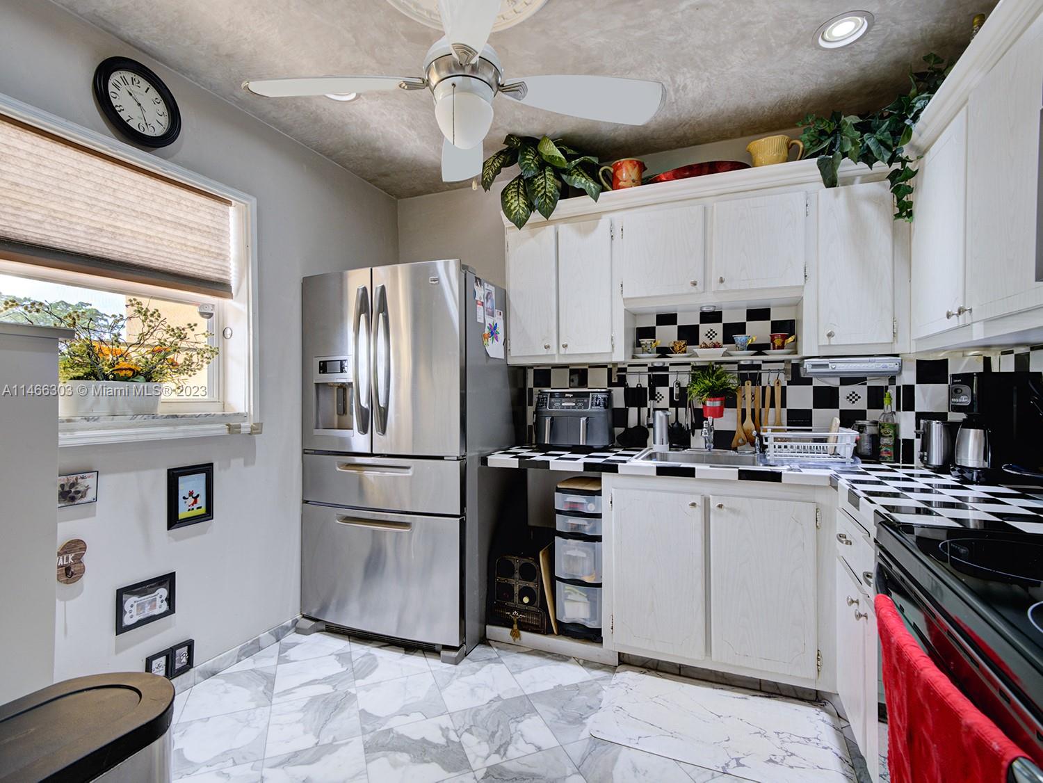 301 Cambridge Road, Unit 305 Hollywood, FL 33024 - Photo 16 of 45 Gallery Image 16