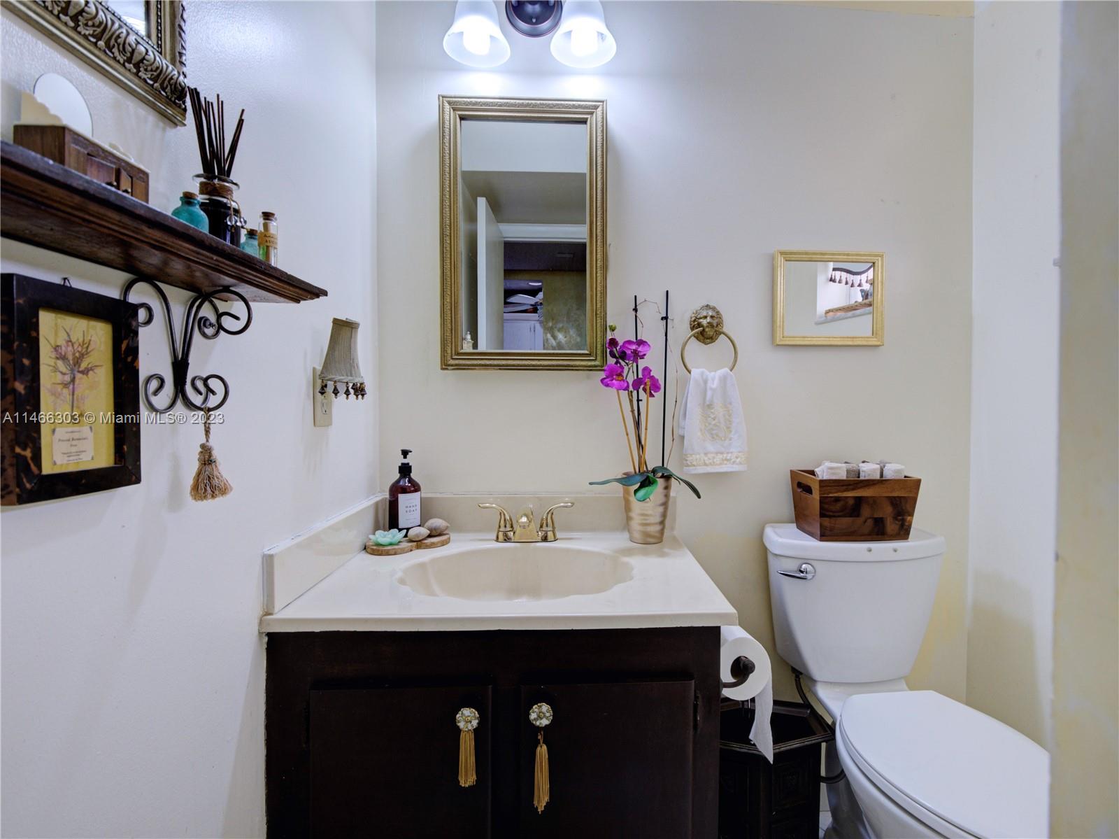 301 Cambridge Road, Unit 305 Hollywood, FL 33024 - Photo 19 of 45 Gallery Image 19