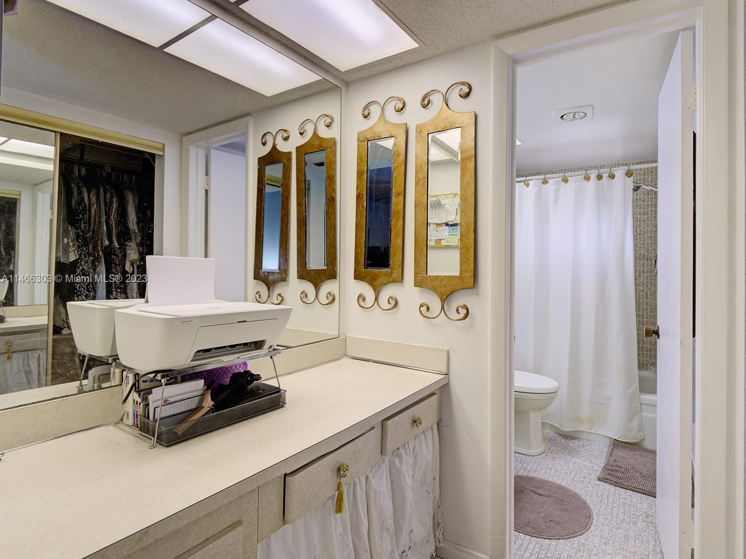 301 Cambridge Road, Unit 305 Hollywood, FL 33024 - Photo 20 of 45 Gallery Image 20