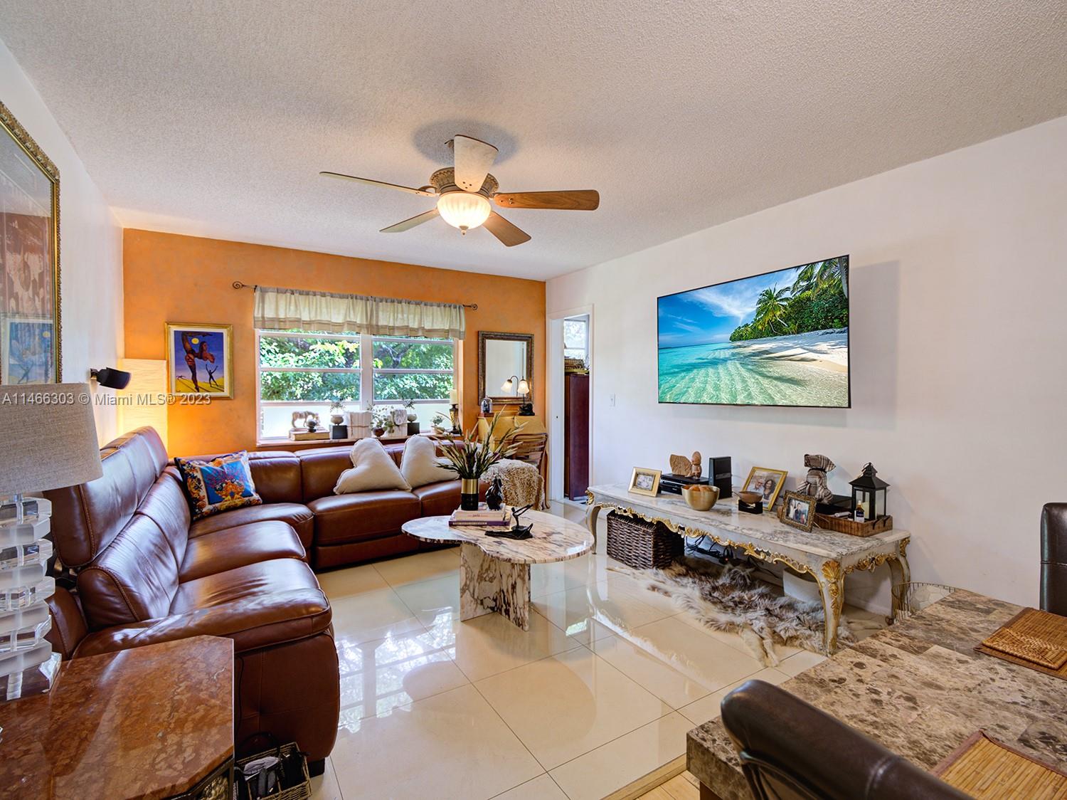 301 Cambridge Road, Unit 305 Hollywood, FL 33024 - Photo 2 of 45 Gallery Image 2