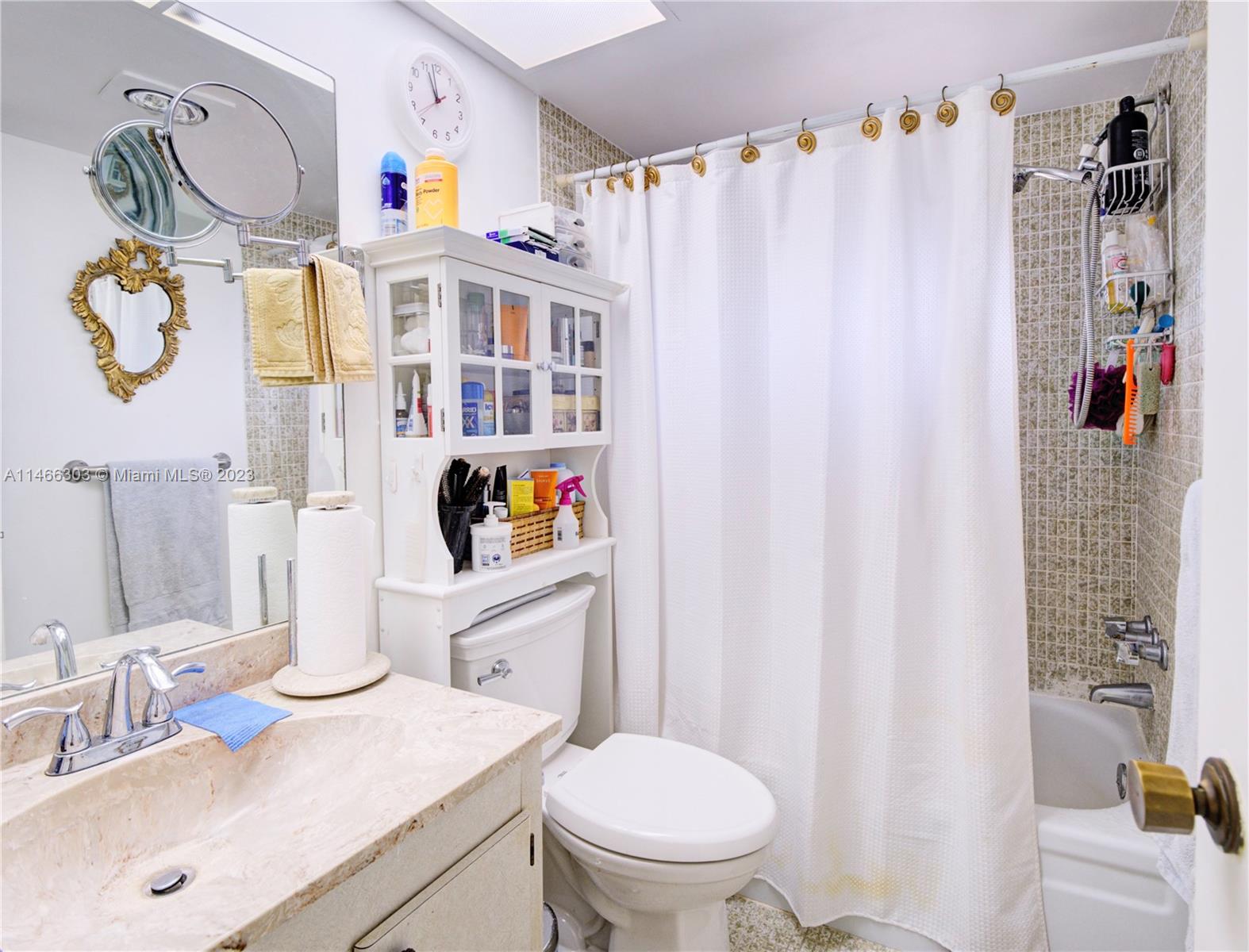 301 Cambridge Road, Unit 305 Hollywood, FL 33024 - Photo 21 of 45 Gallery Image 21