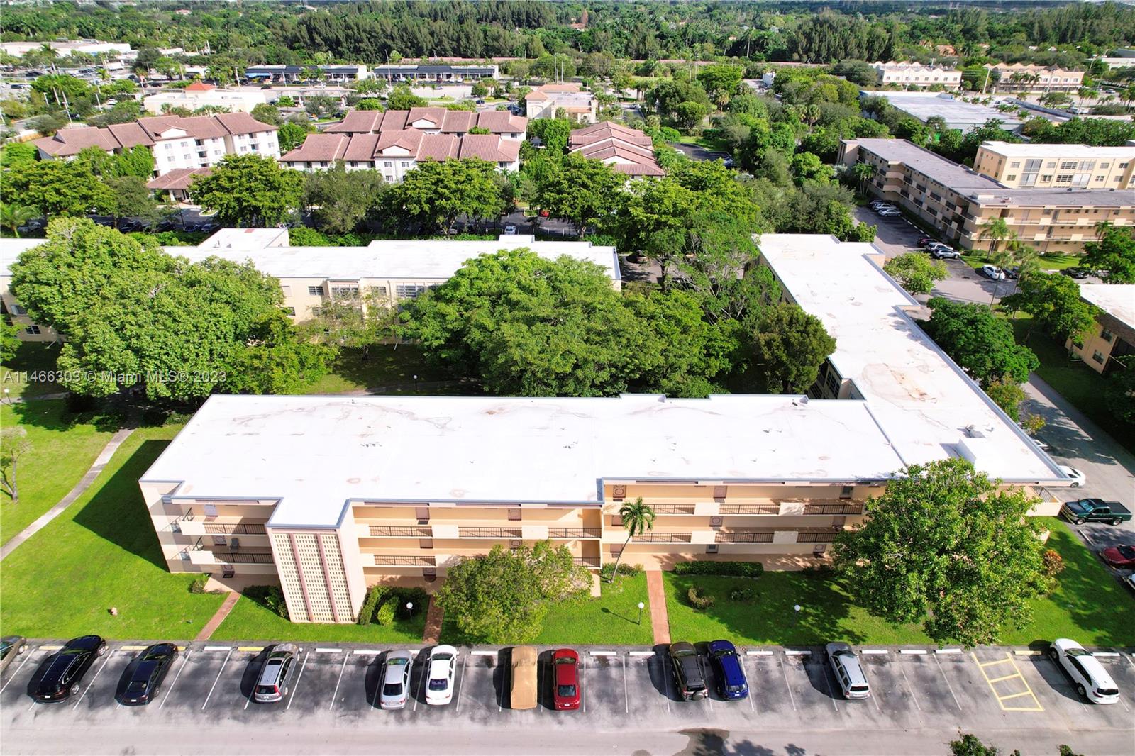 301 Cambridge Road, Unit 305 Hollywood, FL 33024 - Photo 23 of 45 Gallery Image 23