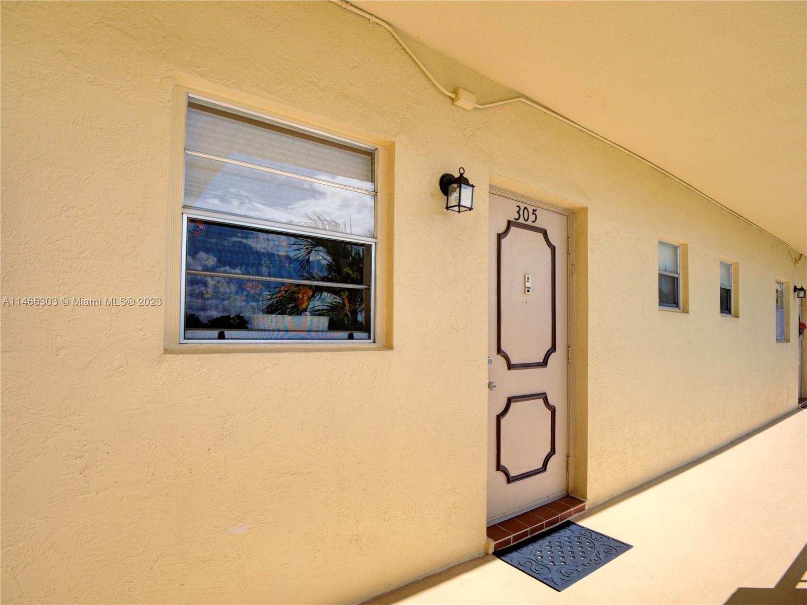 301 Cambridge Road, Unit 305 Hollywood, FL 33024 - Photo 26 of 45 Gallery Image 26