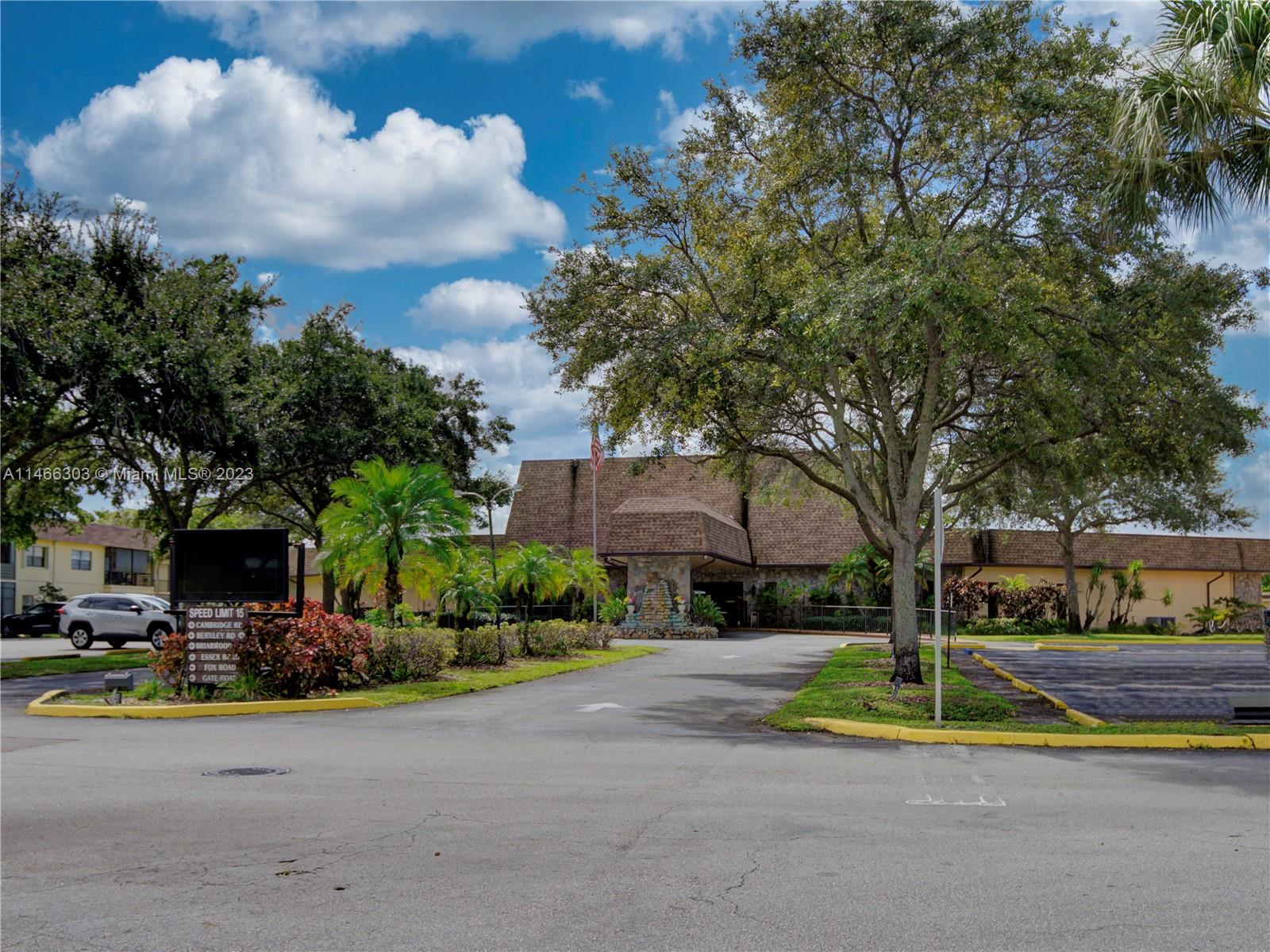 301 Cambridge Road, Unit 305 Hollywood, FL 33024 - Photo 27 of 45 Gallery Image 27