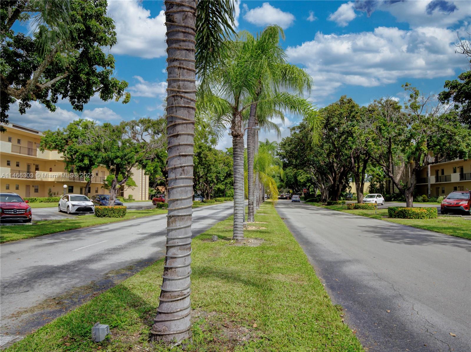 301 Cambridge Road, Unit 305 Hollywood, FL 33024 - Photo 28 of 45 Gallery Image 28