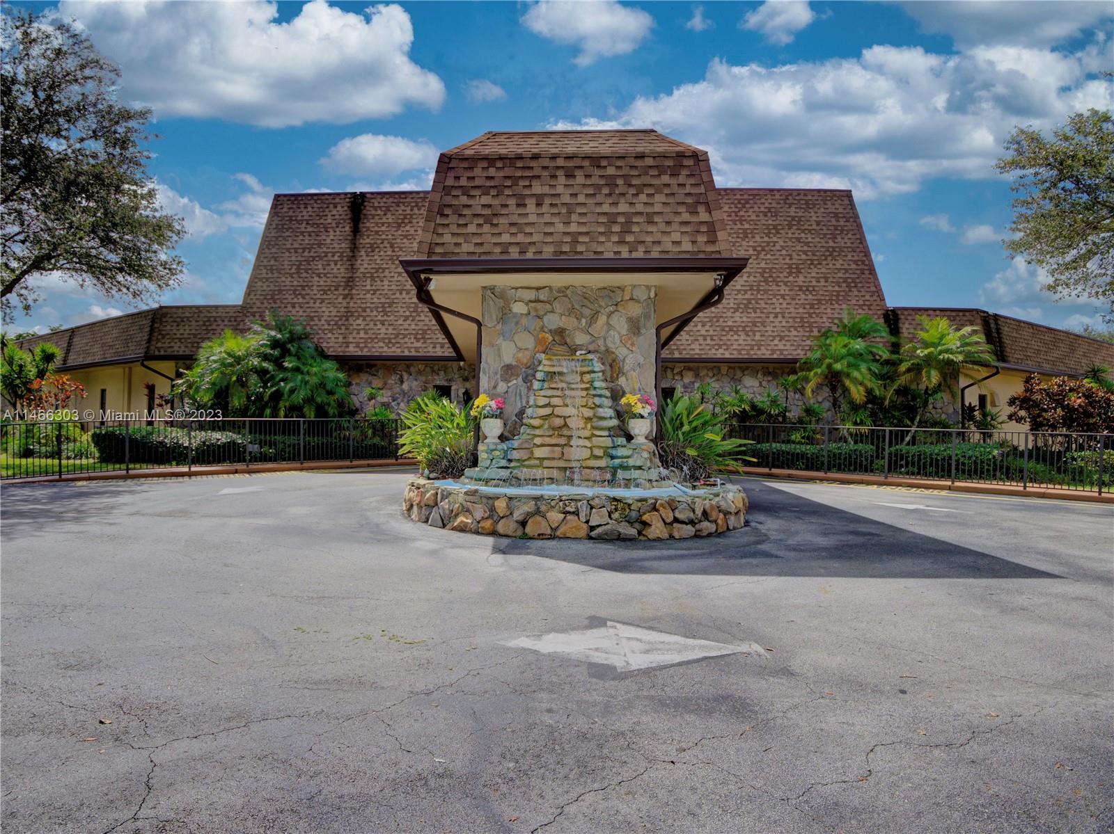301 Cambridge Road, Unit 305 Hollywood, FL 33024 - Photo 29 of 45 Gallery Image 29