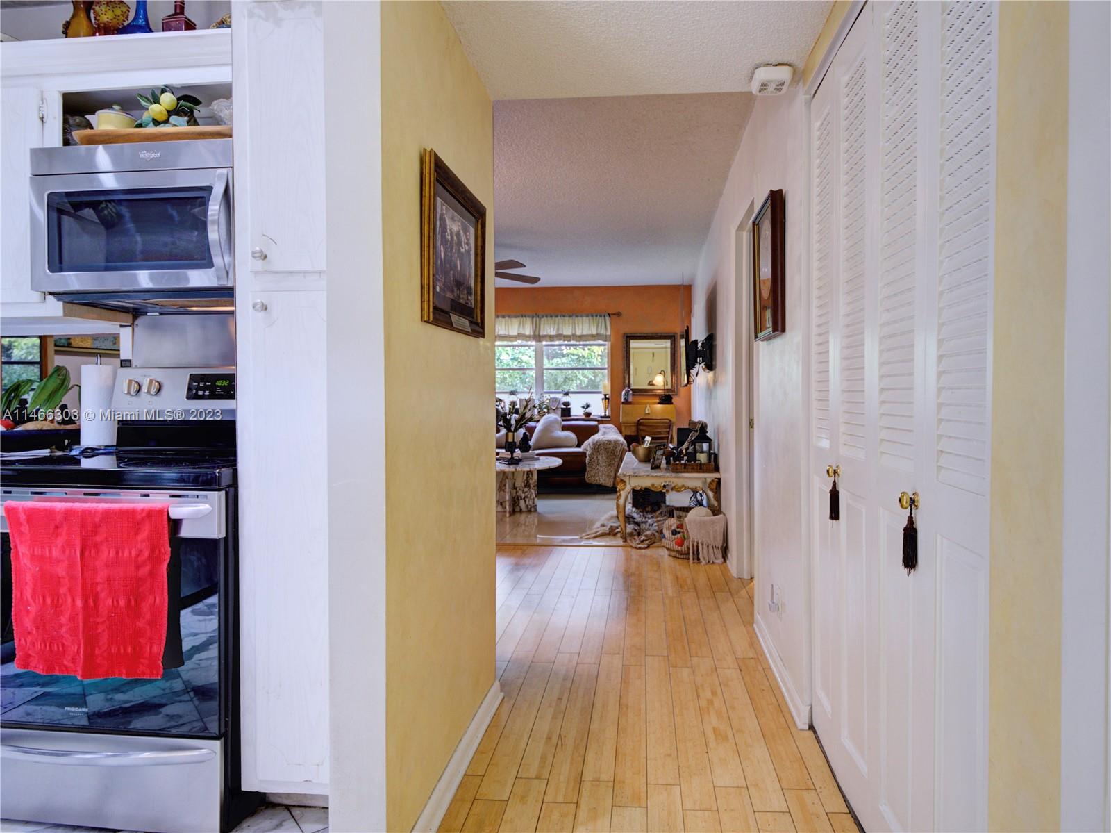301 Cambridge Road, Unit 305 Hollywood, FL 33024 - Photo 4 of 45 Gallery Image 4