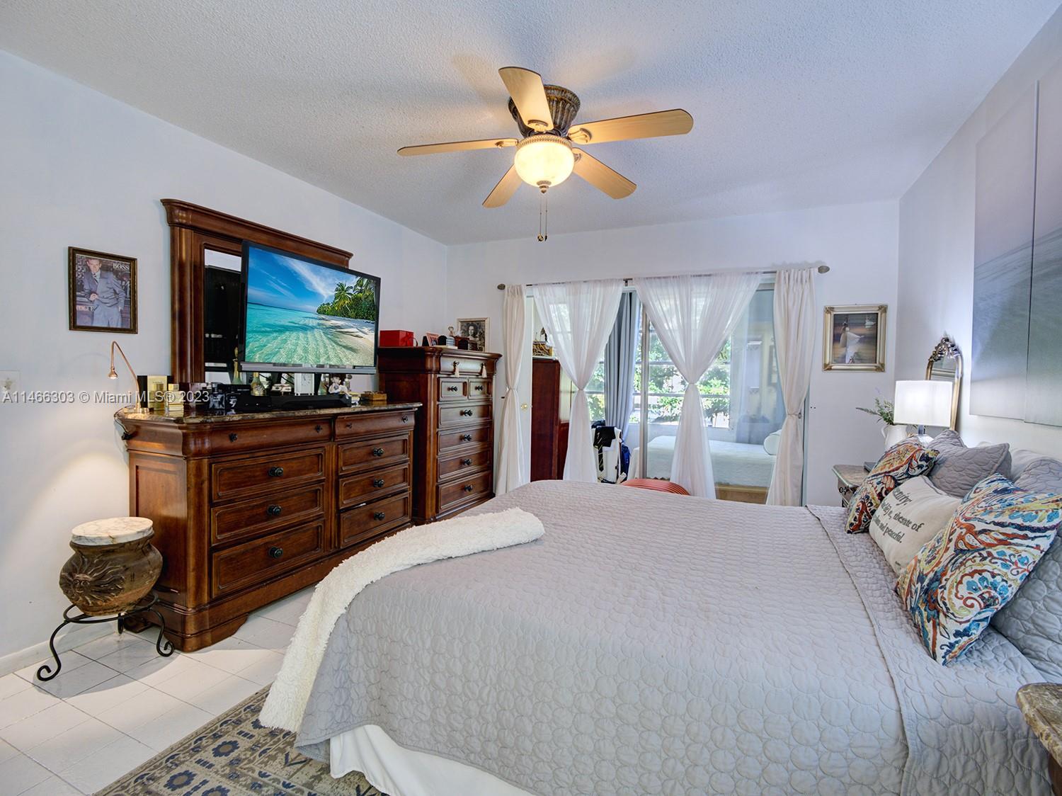 301 Cambridge Road, Unit 305 Hollywood, FL 33024 - Photo 7 of 45 Gallery Image 7