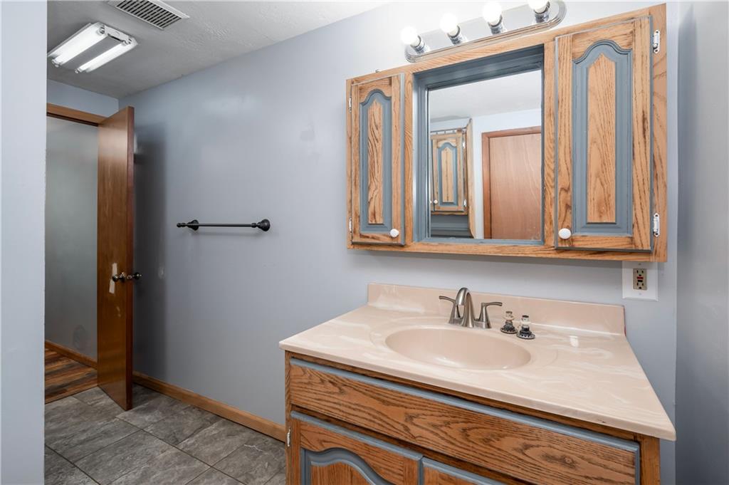 244 Overbrook Road Valencia, PA 16059 - Photo 16 of 30 Gallery Image 16