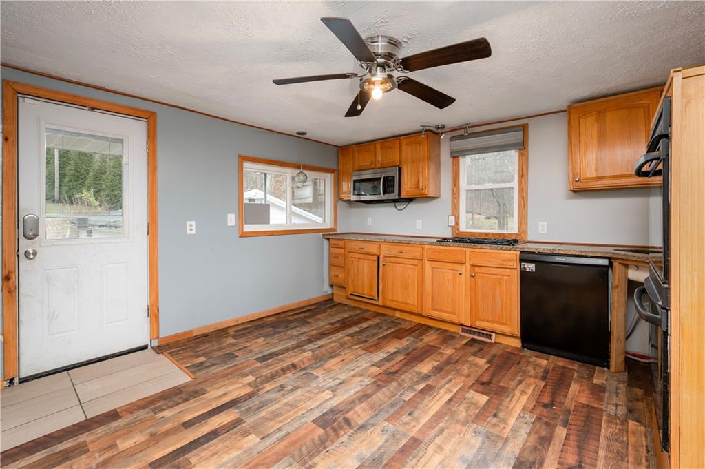 244 Overbrook Road Valencia, PA 16059 - Photo 8 of 30 Gallery Image 8